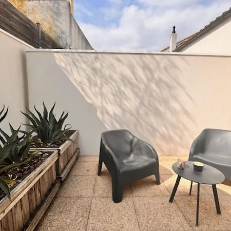 T2 With Terrace Near Les Minimes لا روشيل